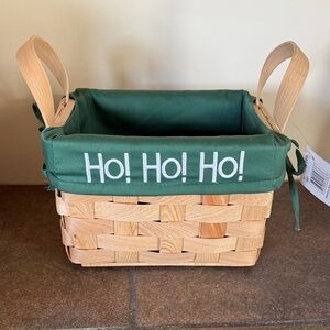 Festive Christmas 🎄 Green and Tan Woven Basket NWT